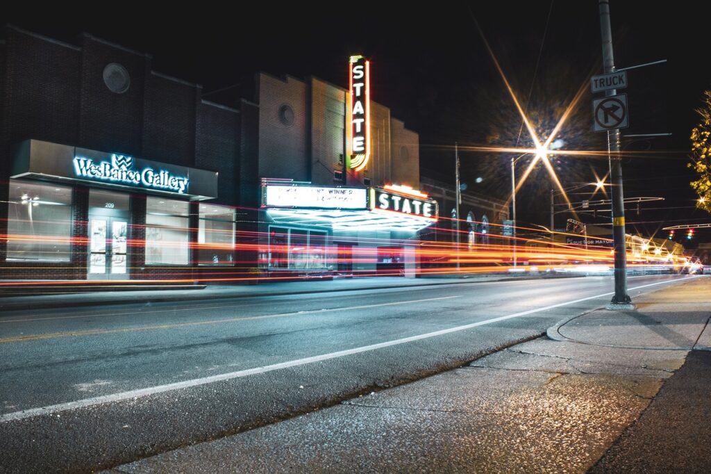 ホテルでの長期滞在中に荷物を効率よく管理する方法は？