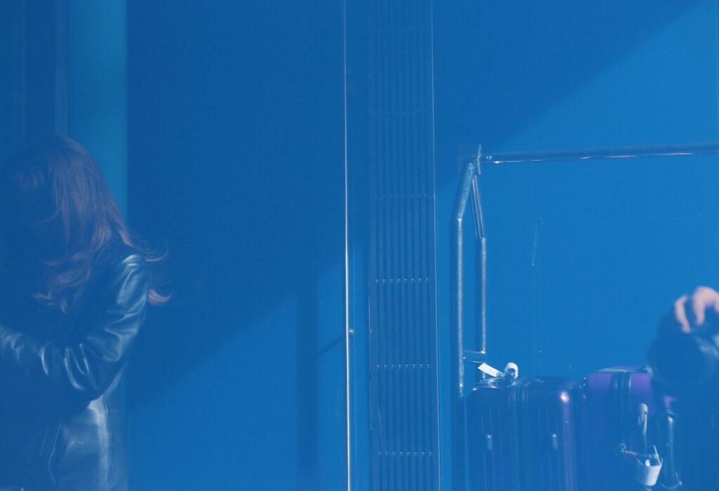 ホテルでの長期滞在時に荷物を効率的に管理する方法は？