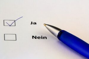 オフィスで寝泊まりするメリットとデメリットは？