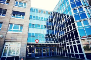 旅行先で仕事を効率的に進めるためのポイントは？