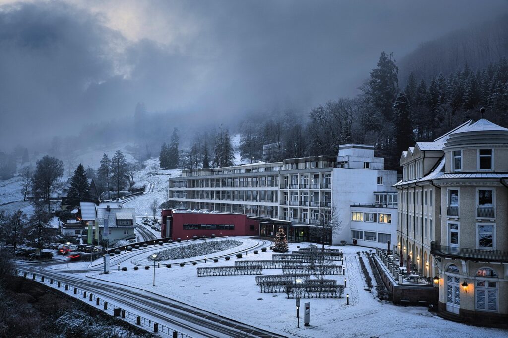 ホテル宿泊に必要なものとは何ですか？